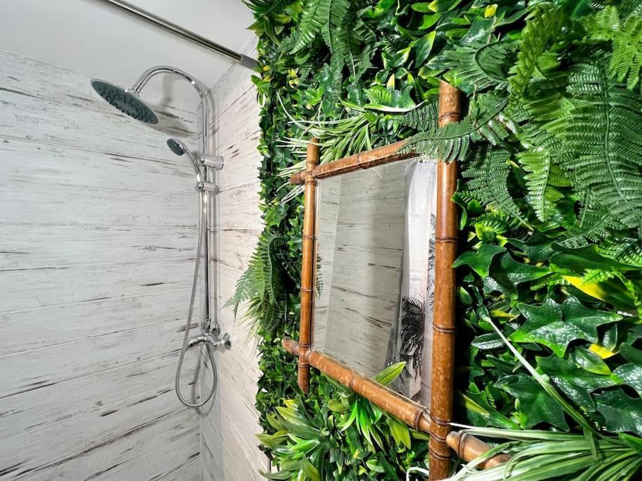 Nuit Dans La Jungle - Love Room Souppes-sur-Loing Εξωτερικό φωτογραφία